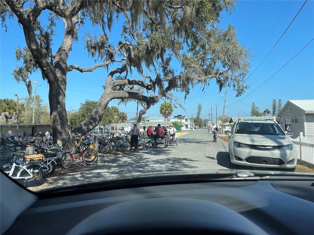 828 S TUTTLE AVENUE B, Sarasota, FL 34237