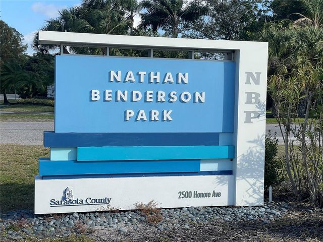 828 S TUTTLE AVENUE B, Sarasota, FL 34237