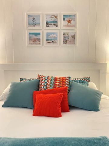 828 S TUTTLE AVENUE B, Sarasota, FL 34237