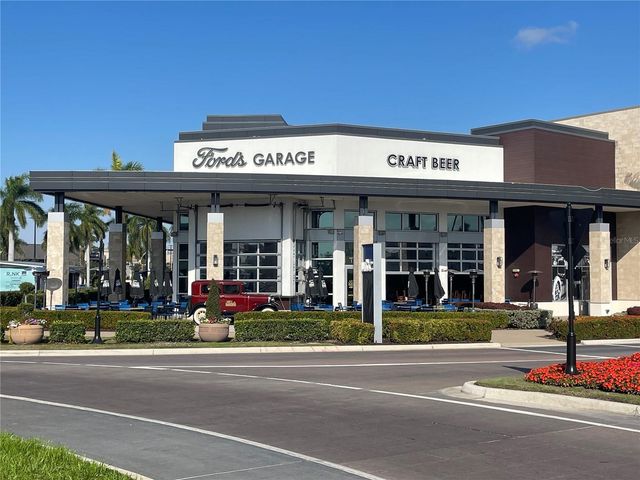 828 S TUTTLE AVENUE B, Sarasota, FL 34237