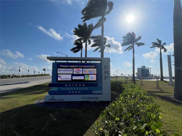 828 S TUTTLE AVENUE B, Sarasota, FL 34237