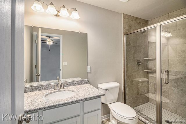 185 Whispering Pines Drive 9, Fenton, MI 48430