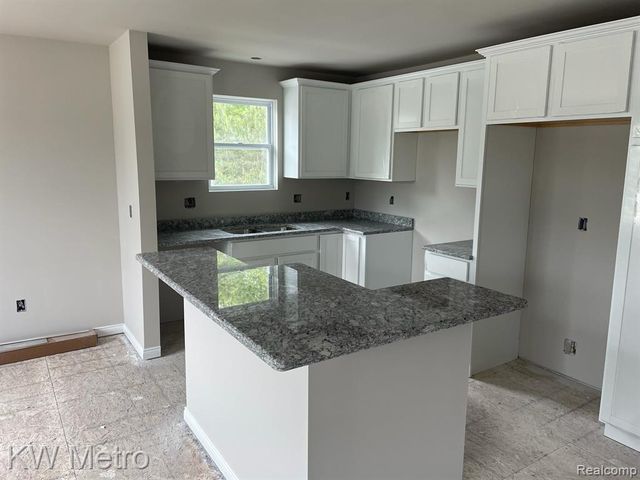 185 Whispering Pines Drive 9, Fenton, MI 48430