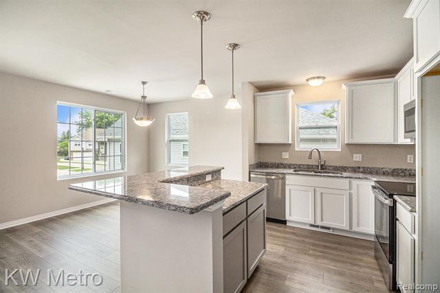 185 Whispering Pines Drive 9, Fenton, MI 48430