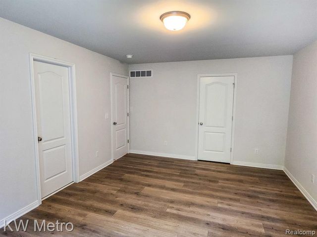 185 Whispering Pines Drive 9, Fenton, MI 48430