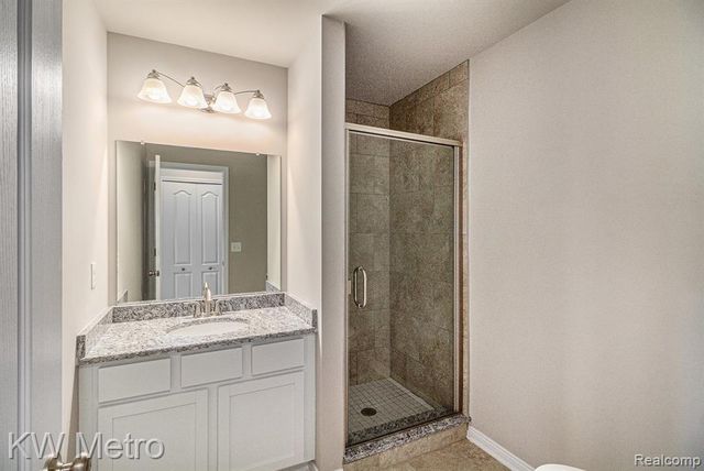 185 Whispering Pines Drive 9, Fenton, MI 48430