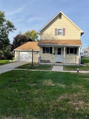 329 Broad Street, Grinnell, IA 50112