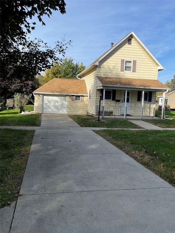 329 Broad Street, Grinnell, IA 50112