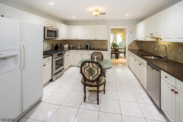 52 Jesse Ct, Montville Twp., NJ 07045