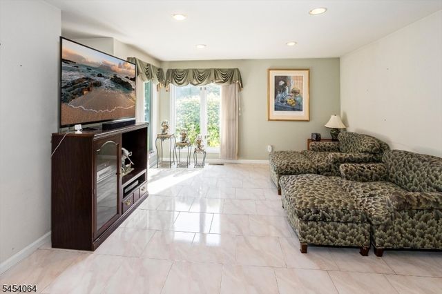 52 Jesse Ct, Montville Twp., NJ 07045