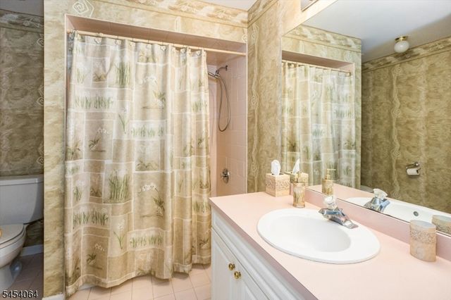 52 Jesse Ct, Montville Twp., NJ 07045