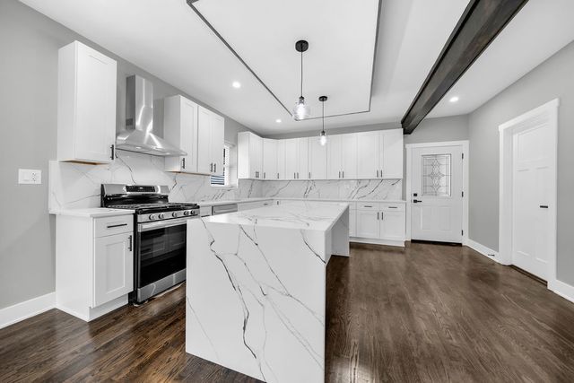 4830 W Crystal Street, Chicago, IL 60651