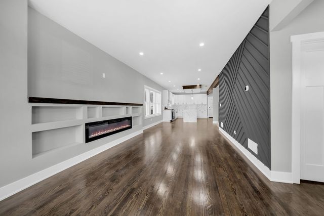 4830 W Crystal Street, Chicago, IL 60651