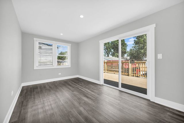 4830 W Crystal Street, Chicago, IL 60651