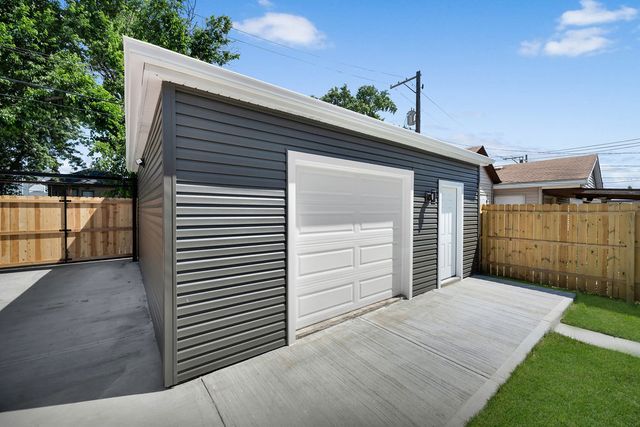 4830 W Crystal Street, Chicago, IL 60651