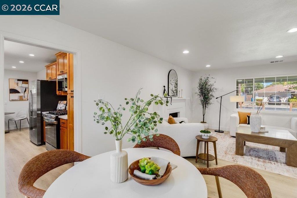 Image 12 of property listing at 1648 Shirley Dr, Pleasant Hill, CA 94523