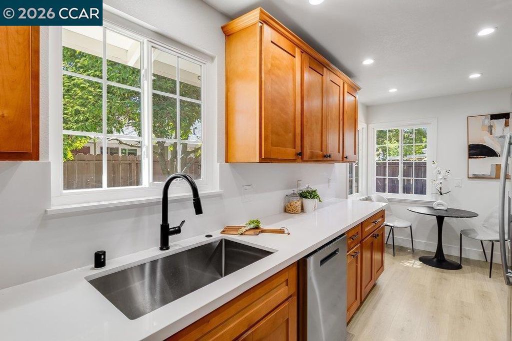 Image 14 of property listing at 1648 Shirley Dr, Pleasant Hill, CA 94523