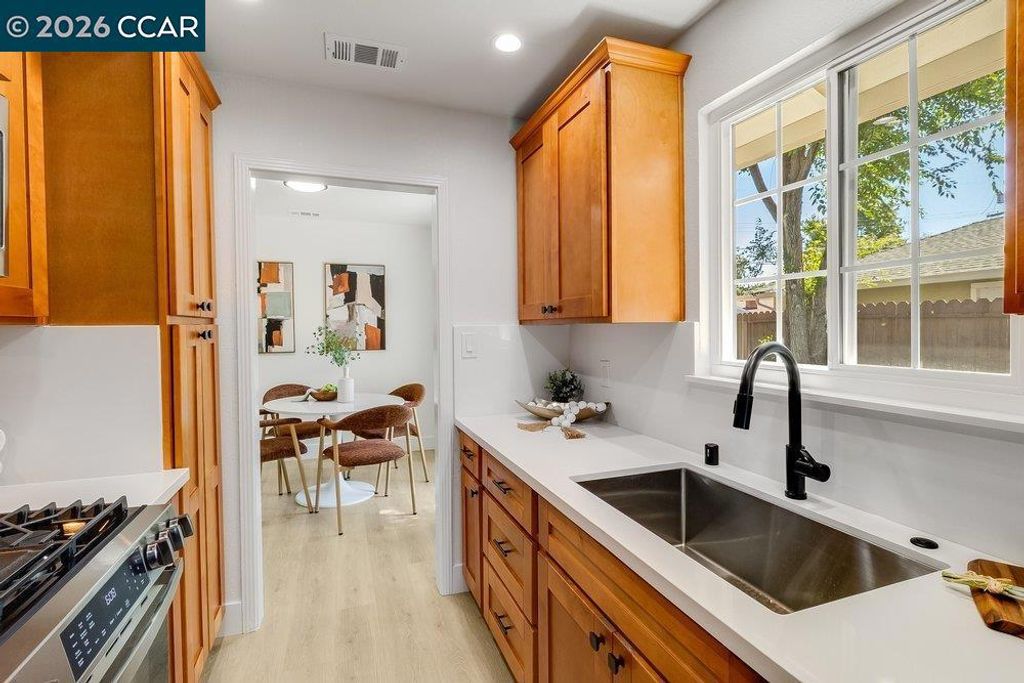 Image 17 of property listing at 1648 Shirley Dr, Pleasant Hill, CA 94523