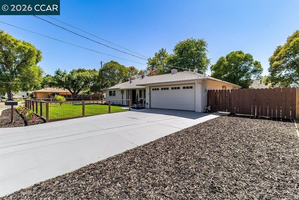 Image 3 of property listing at 1648 Shirley Dr, Pleasant Hill, CA 94523