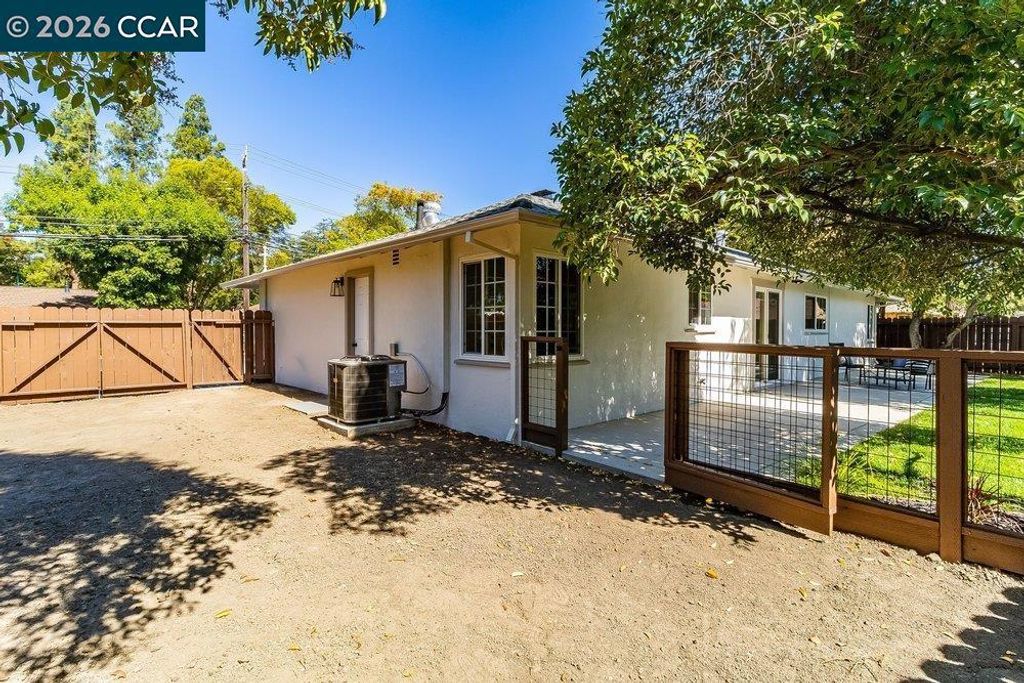 Image 36 of property listing at 1648 Shirley Dr, Pleasant Hill, CA 94523