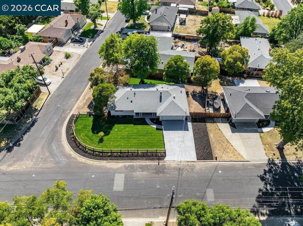 Image 37 of property listing at 1648 Shirley Dr, Pleasant Hill, CA 94523