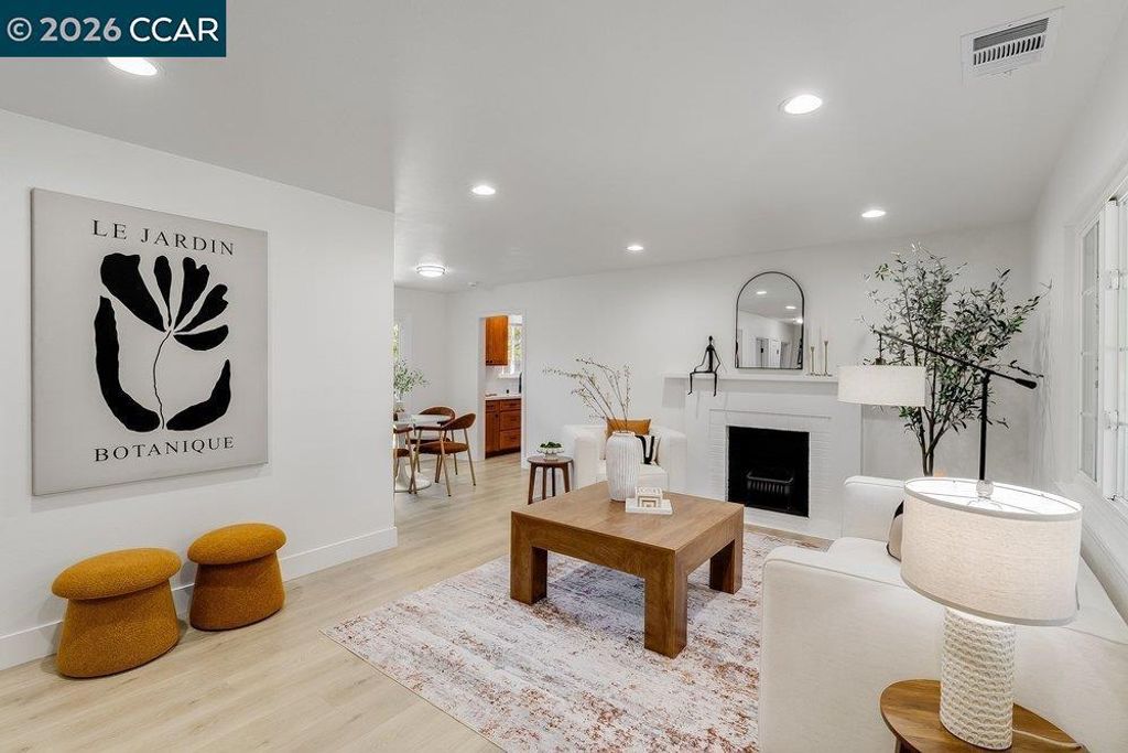 Image 6 of property listing at 1648 Shirley Dr, Pleasant Hill, CA 94523