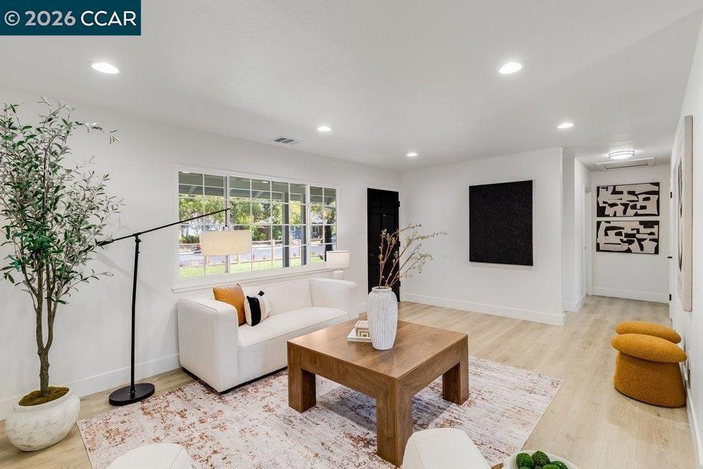 Image 8 of property listing at 1648 Shirley Dr, Pleasant Hill, CA 94523