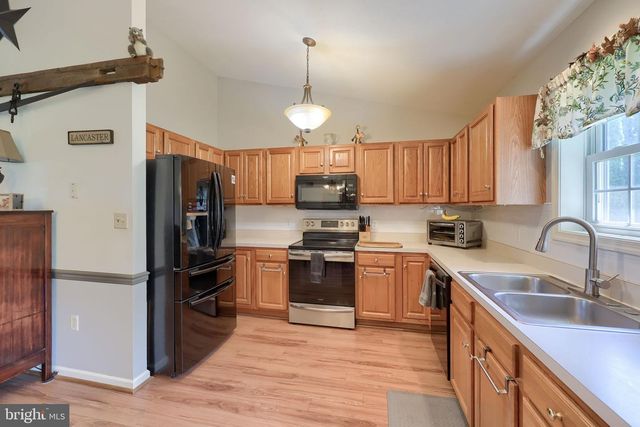 180 HOLLOW, Reinholds, PA 17569