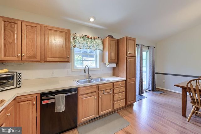 180 HOLLOW, Reinholds, PA 17569