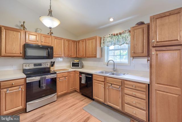 180 HOLLOW, Reinholds, PA 17569