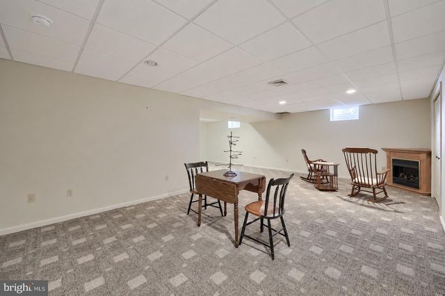 180 HOLLOW, Reinholds, PA 17569