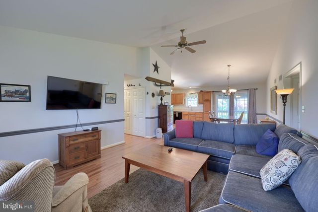 180 HOLLOW, Reinholds, PA 17569
