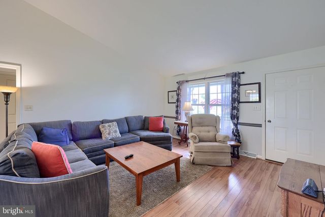 180 HOLLOW, Reinholds, PA 17569