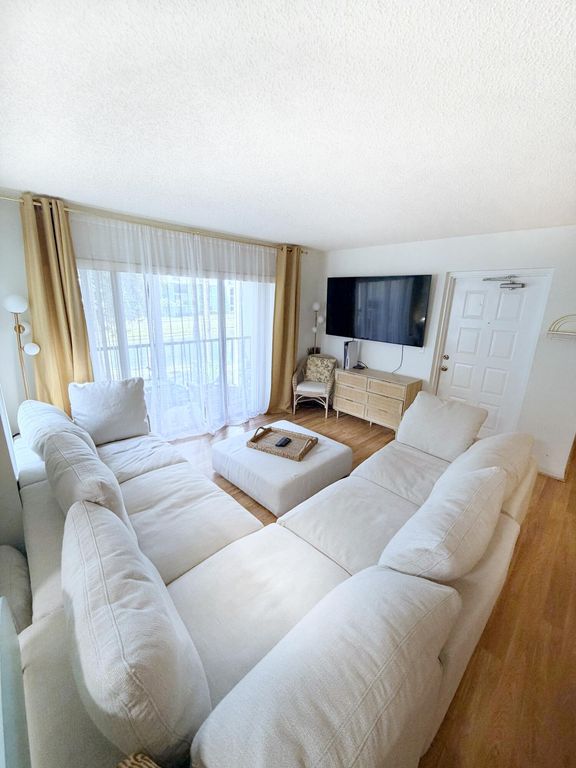 1014 Green Pine Boulevard B2, West Palm Beach, FL 33409