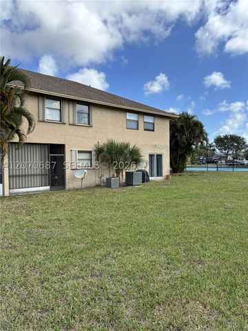 5820 Northpointe Ln, Boynton Beach, FL 33437
