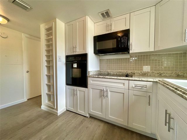 2000 WORLD PARKWAY BOULEVARD 12, Clearwater, FL 33763