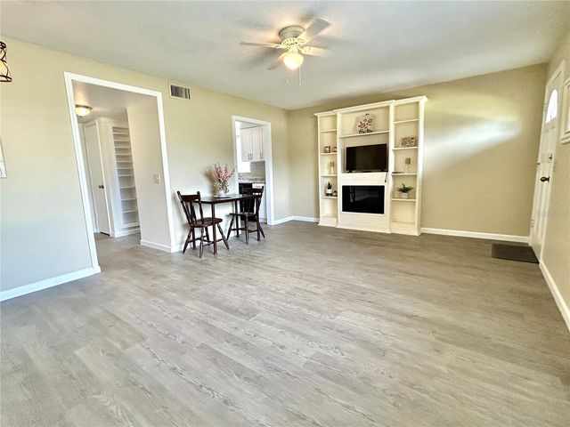 2000 WORLD PARKWAY BOULEVARD 12, Clearwater, FL 33763