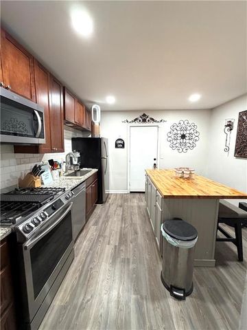 224 W 82nd Street, Kansas City, MO 64114