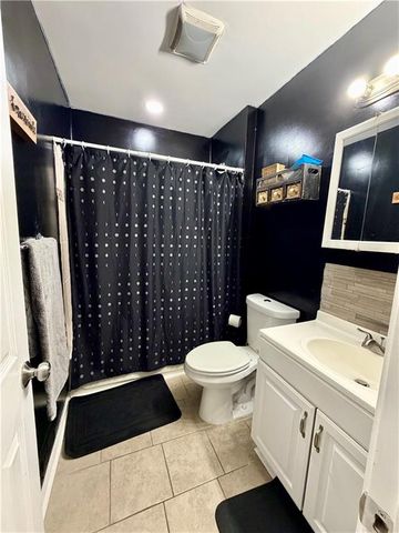224 W 82nd Street, Kansas City, MO 64114