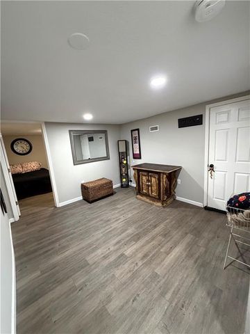 224 W 82nd Street, Kansas City, MO 64114