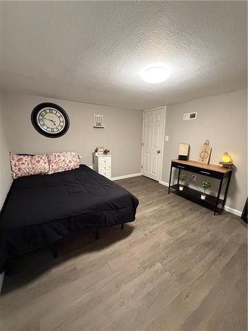 224 W 82nd Street, Kansas City, MO 64114