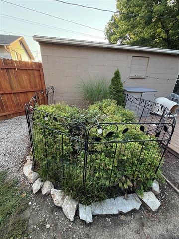 224 W 82nd Street, Kansas City, MO 64114