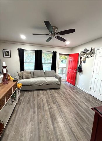 224 W 82nd Street, Kansas City, MO 64114