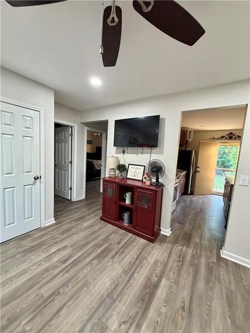 224 W 82nd Street, Kansas City, MO 64114