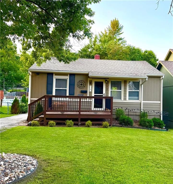 224 W 82nd Street, Kansas City, MO 64114