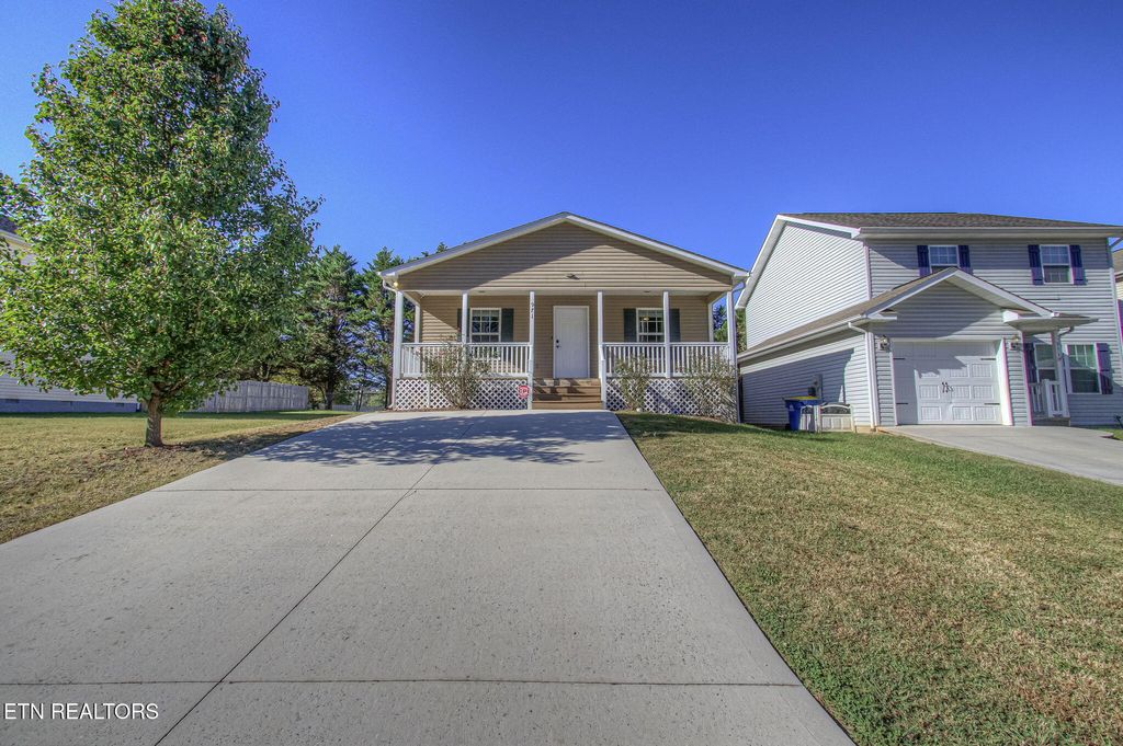 971 Norwood Village Lane, Maryville, TN 37801