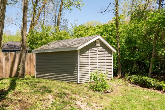 1401 Whispering Trail, Benton Harbor, MI 49022