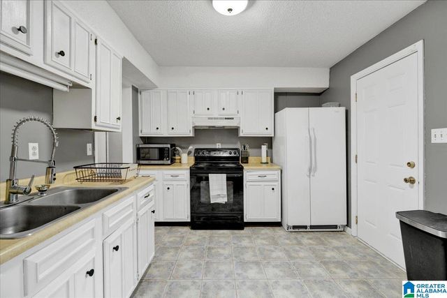 3225 ALLISON BONNETT MEMORIAL DRIVE, Hueytown, AL 35023