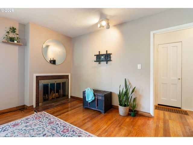 10054 Ne WEIDLER St, Portland, OR 97220