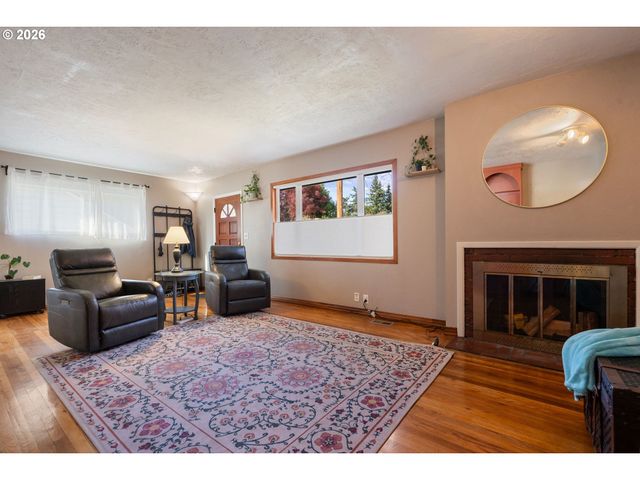 10054 Ne WEIDLER St, Portland, OR 97220